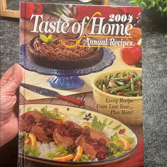 Taste Of Home Other - Taste Of Home 2004 Annual Cookbook for Kitchen Enthusiasts